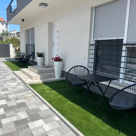 Holiday Apartments Ivano & Leo - Private Parking Zadar Bagian luar foto