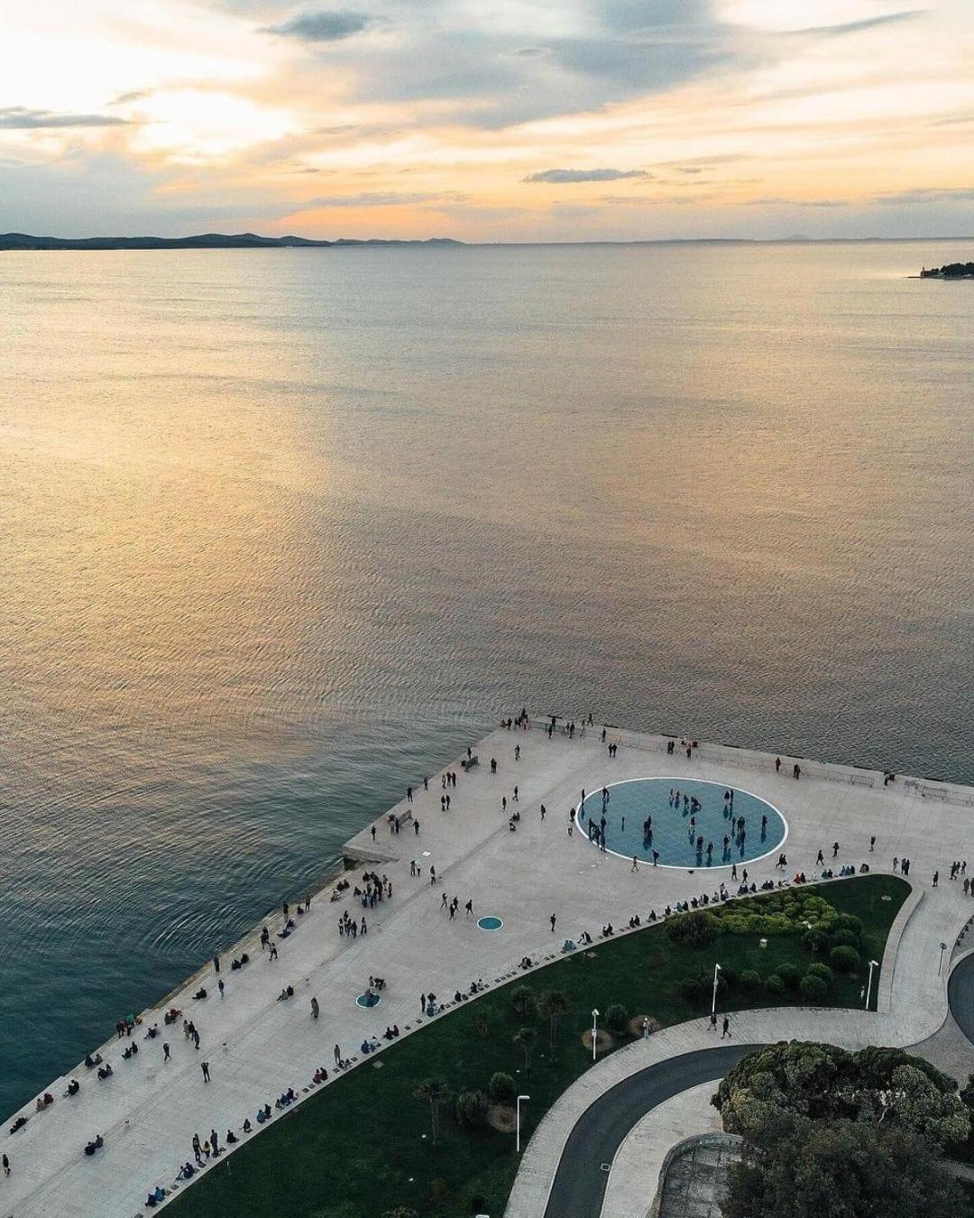 Holiday Apartments Ivano & Leo - Private Parking Zadar Bagian luar foto