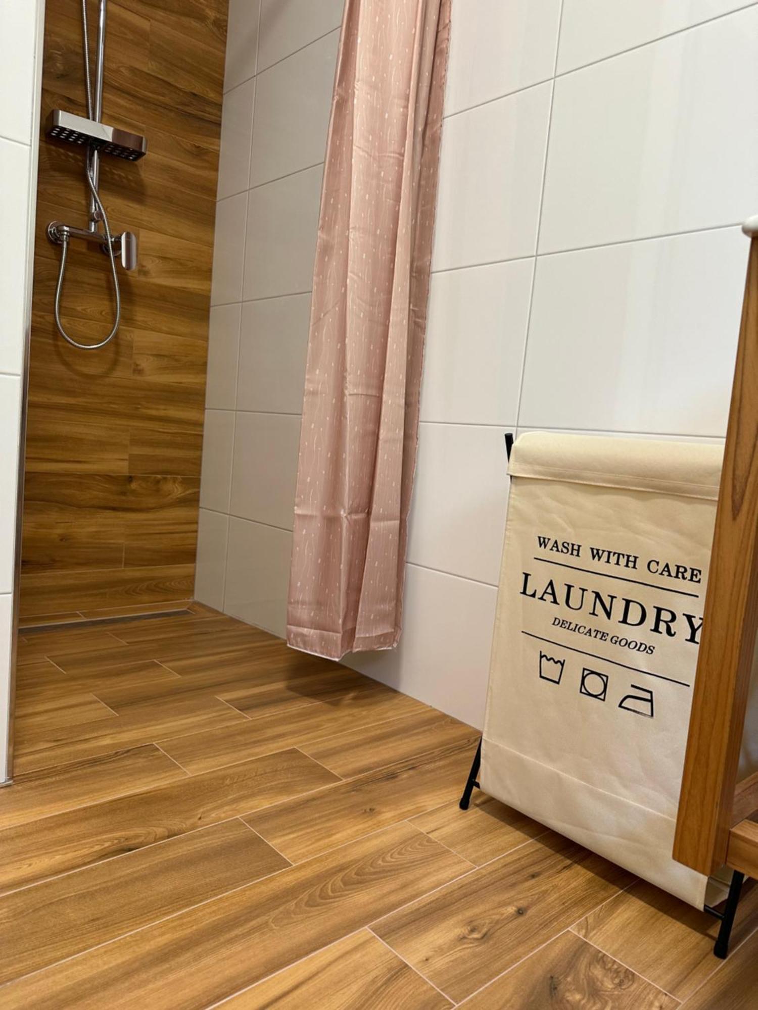 Holiday Apartments Ivano & Leo - Private Parking Zadar Bagian luar foto