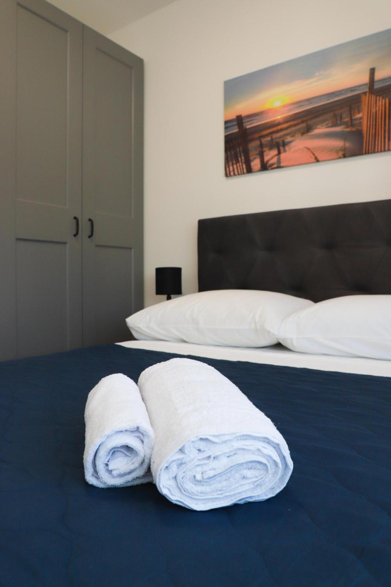 Holiday Apartments Ivano & Leo - Private Parking Zadar Bagian luar foto