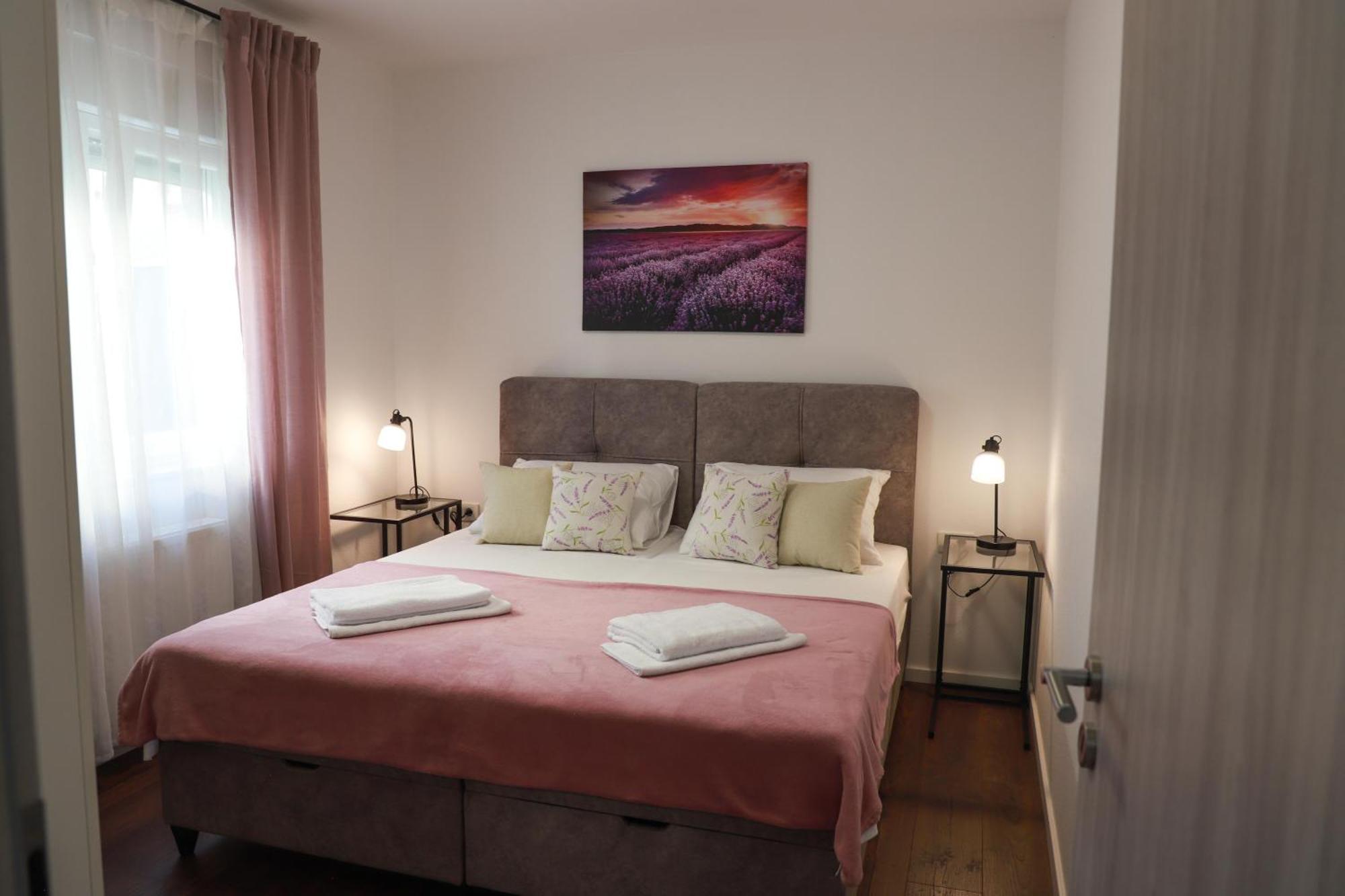 Holiday Apartments Ivano & Leo - Private Parking Zadar Bagian luar foto