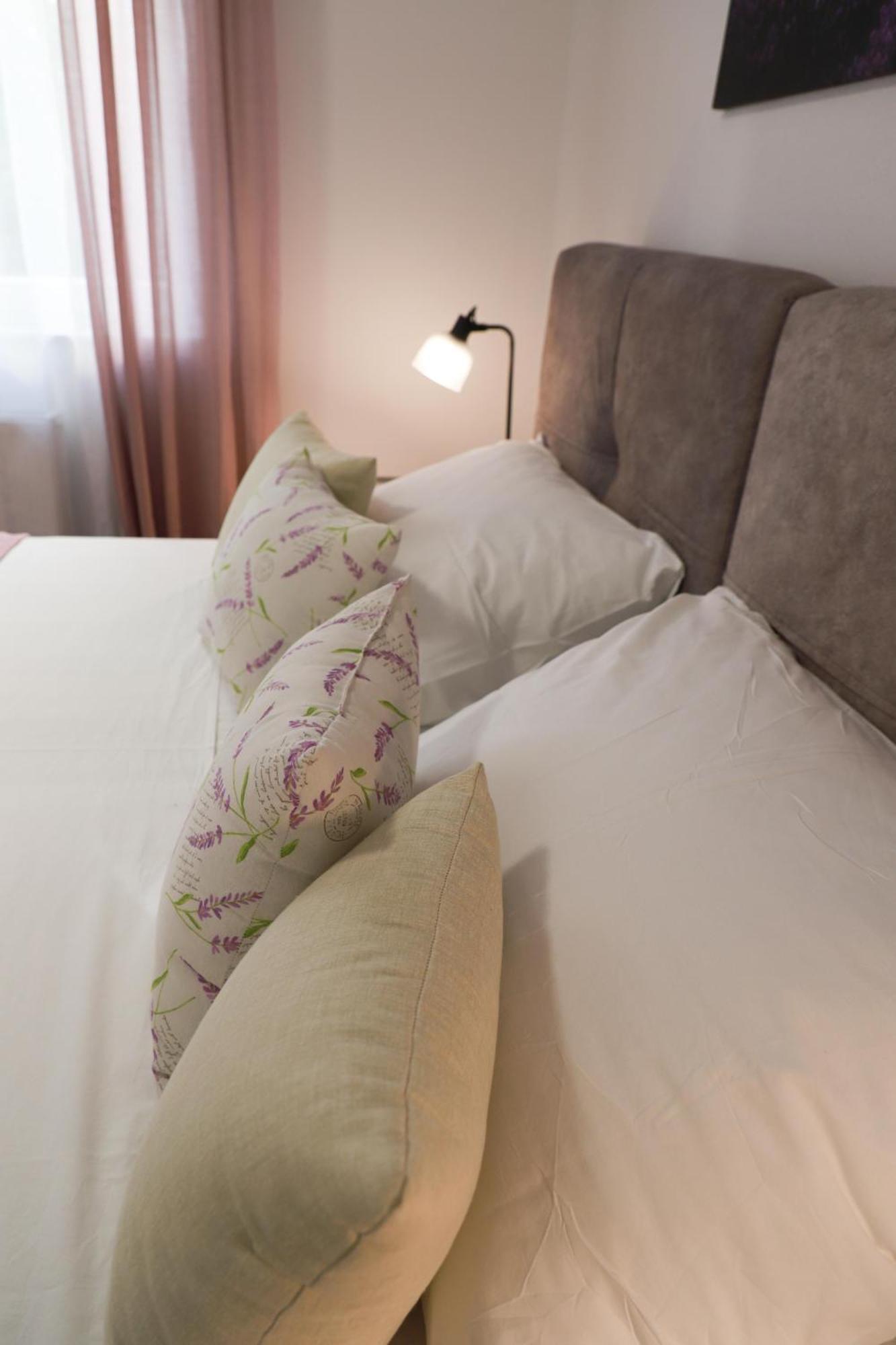 Holiday Apartments Ivano & Leo - Private Parking Zadar Bagian luar foto