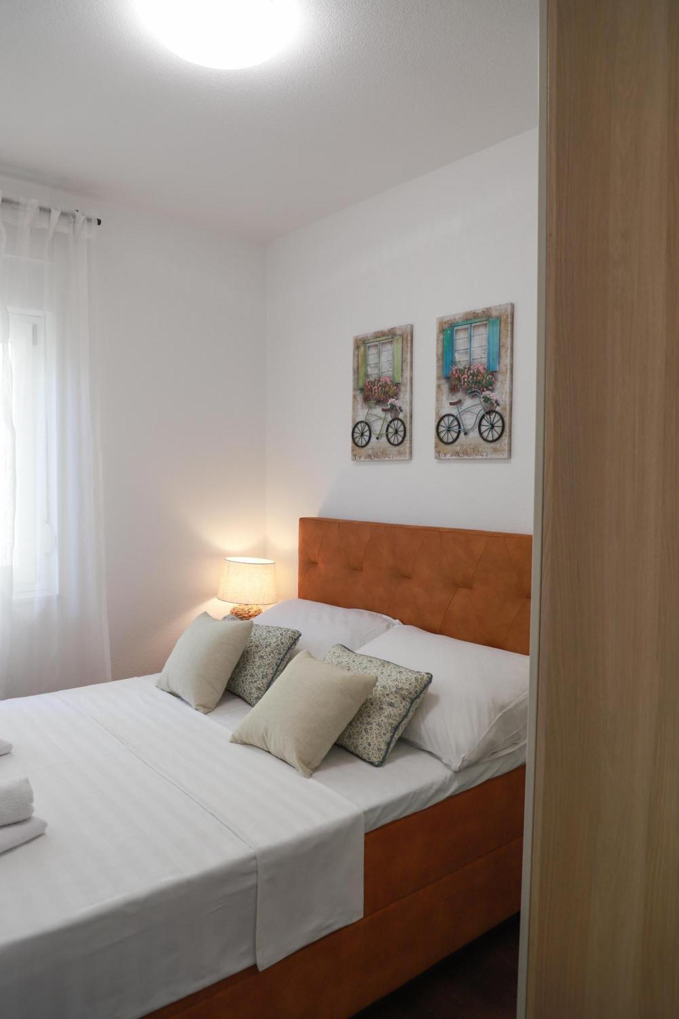 Holiday Apartments Ivano & Leo - Private Parking Zadar Bagian luar foto