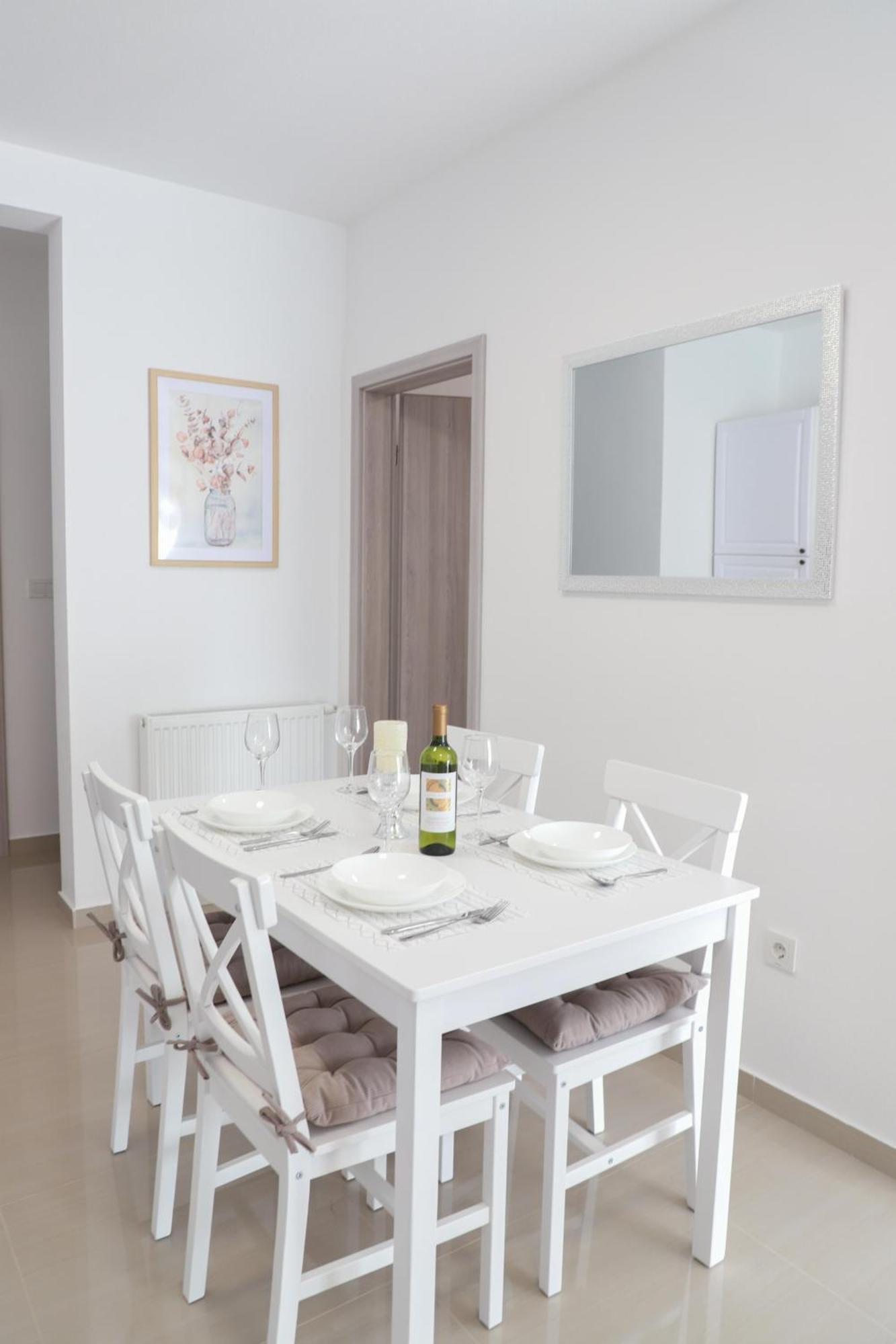 Holiday Apartments Ivano & Leo - Private Parking Zadar Bagian luar foto