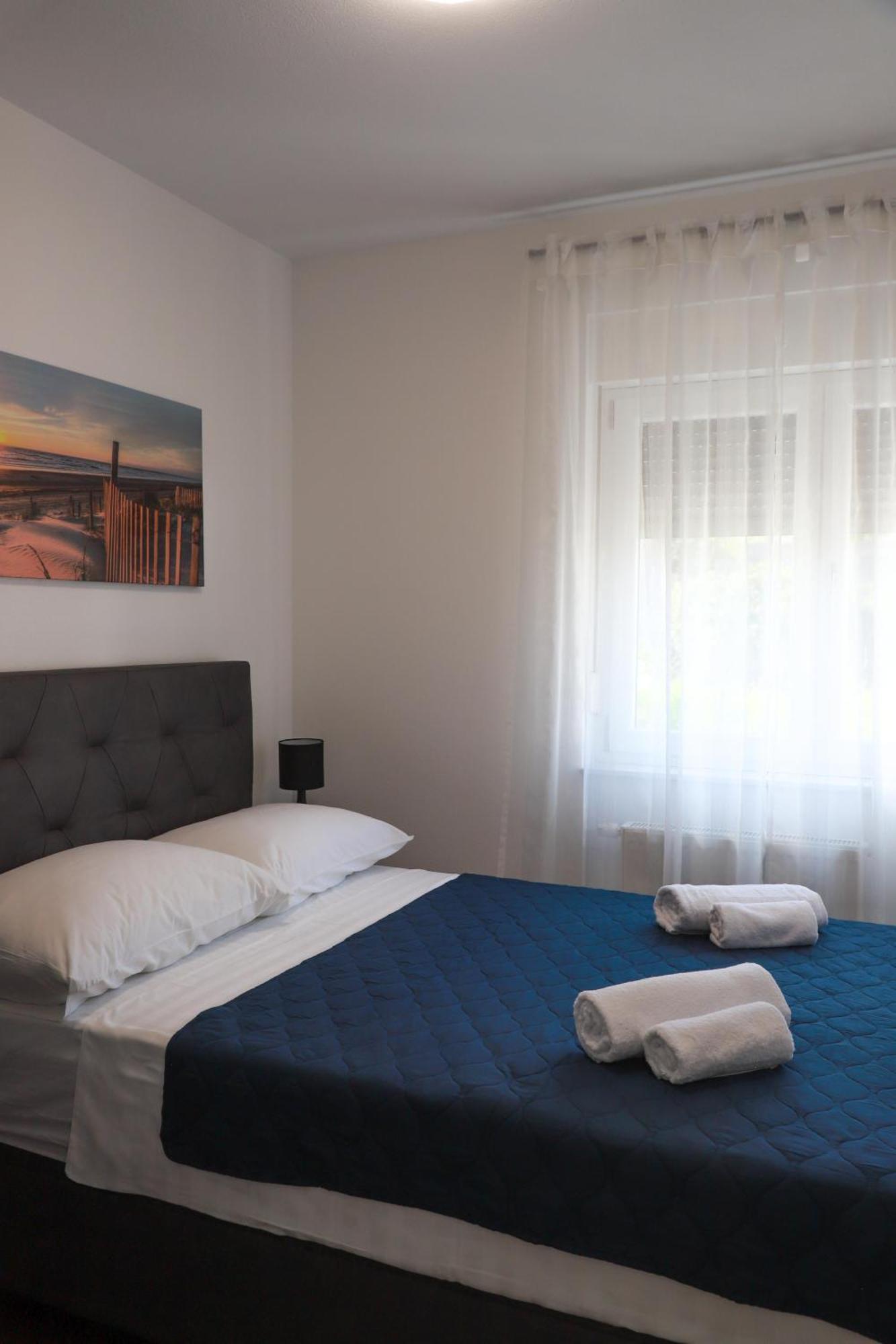 Holiday Apartments Ivano & Leo - Private Parking Zadar Bagian luar foto
