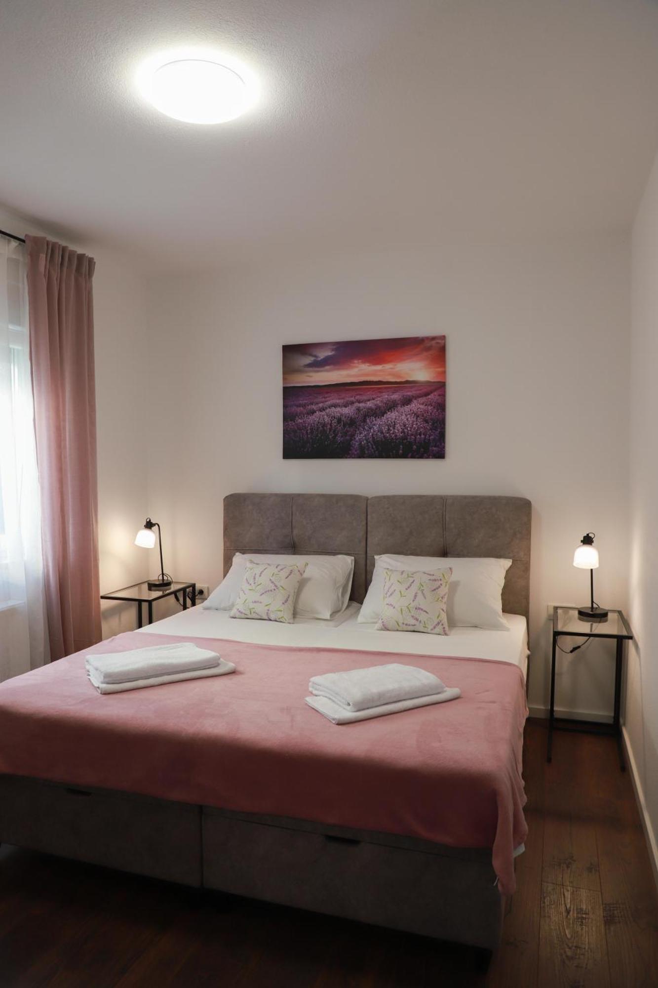Holiday Apartments Ivano & Leo - Private Parking Zadar Bagian luar foto