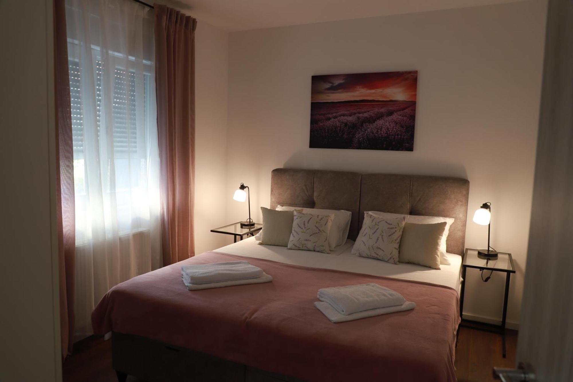 Holiday Apartments Ivano & Leo - Private Parking Zadar Bagian luar foto