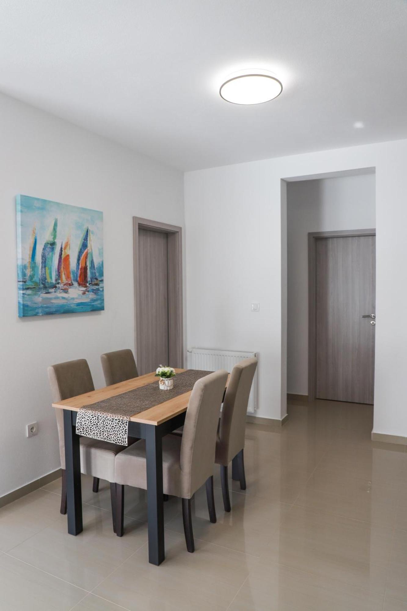 Holiday Apartments Ivano & Leo - Private Parking Zadar Bagian luar foto