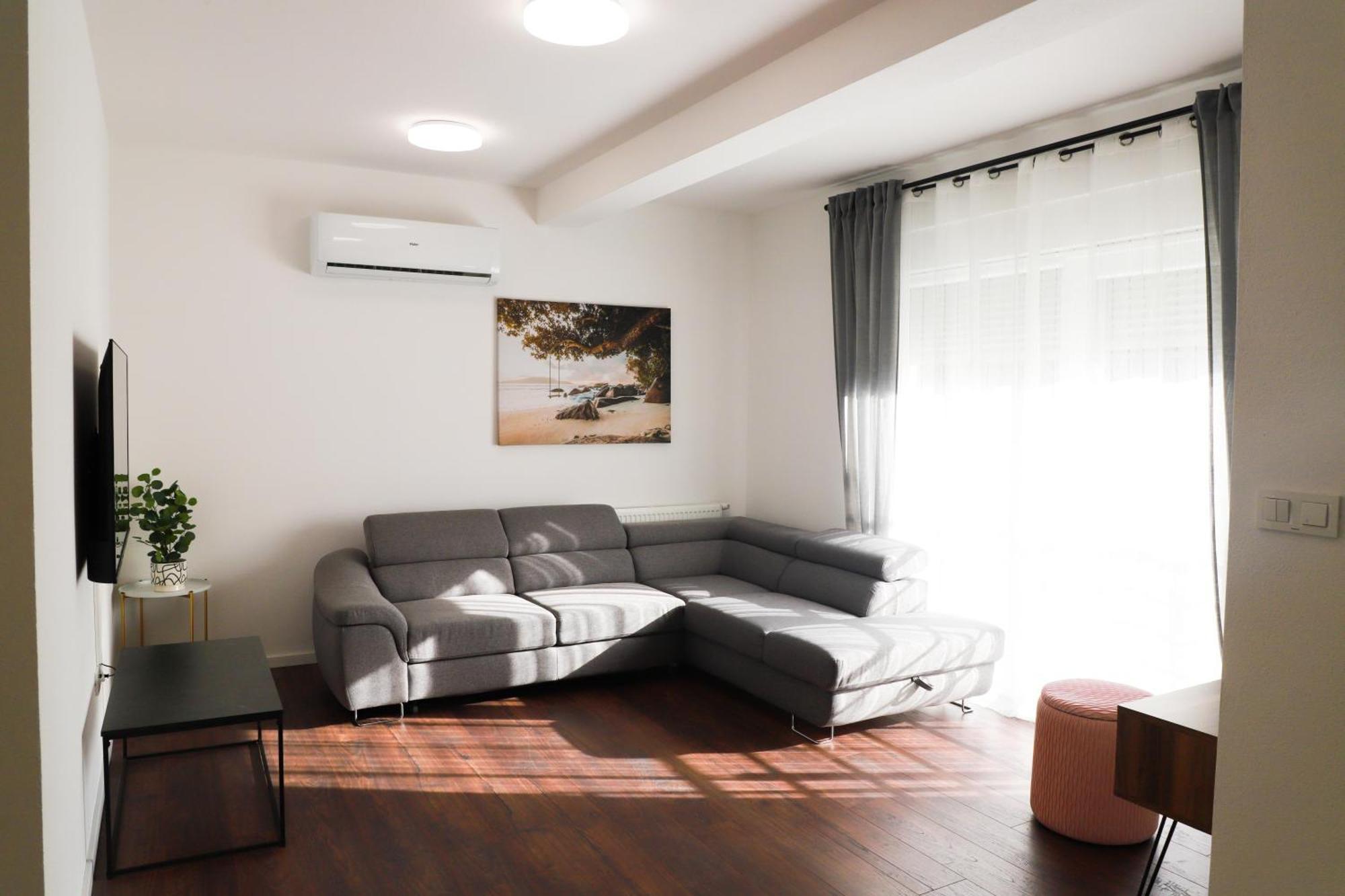 Holiday Apartments Ivano & Leo - Private Parking Zadar Bagian luar foto