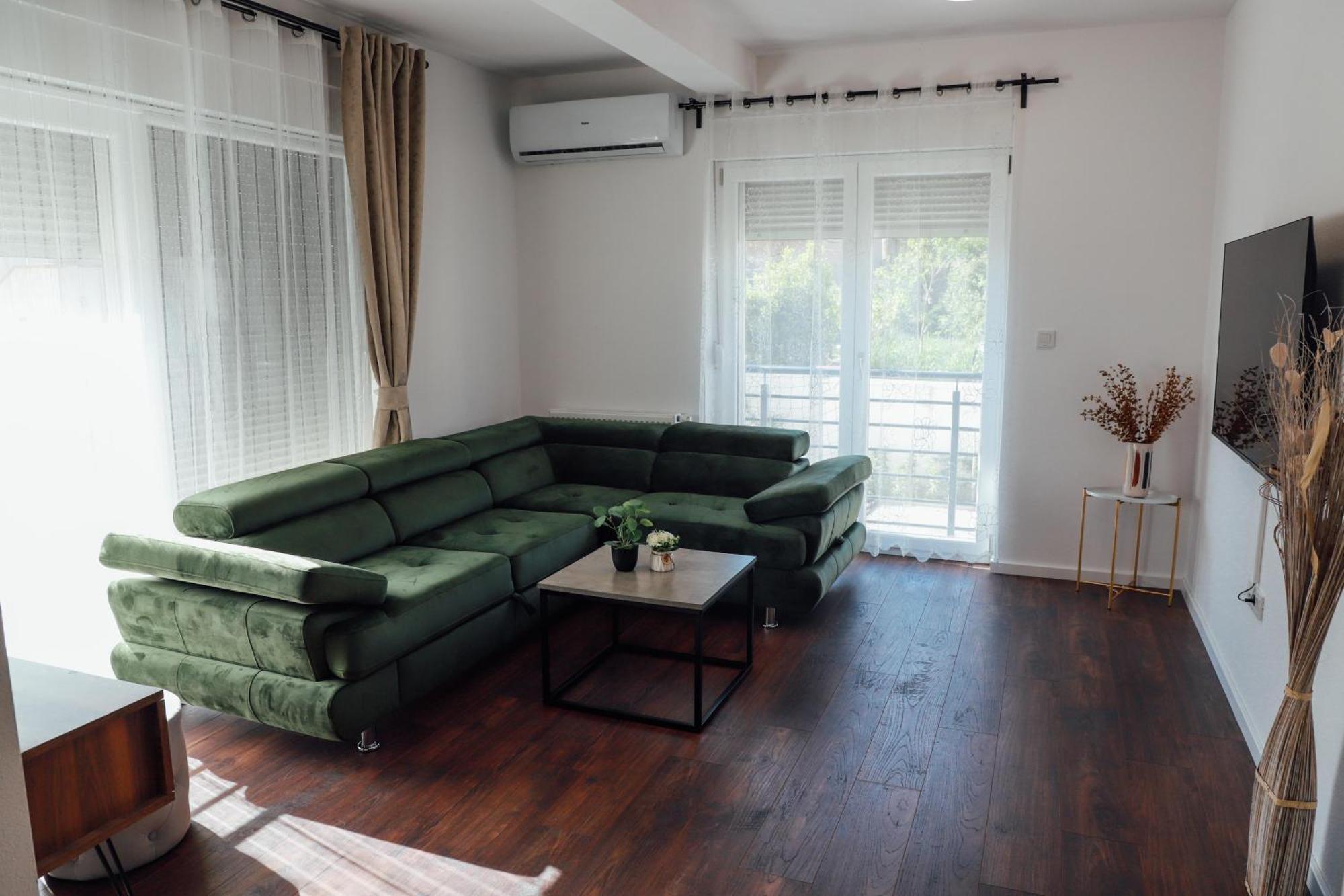 Holiday Apartments Ivano & Leo - Private Parking Zadar Bagian luar foto