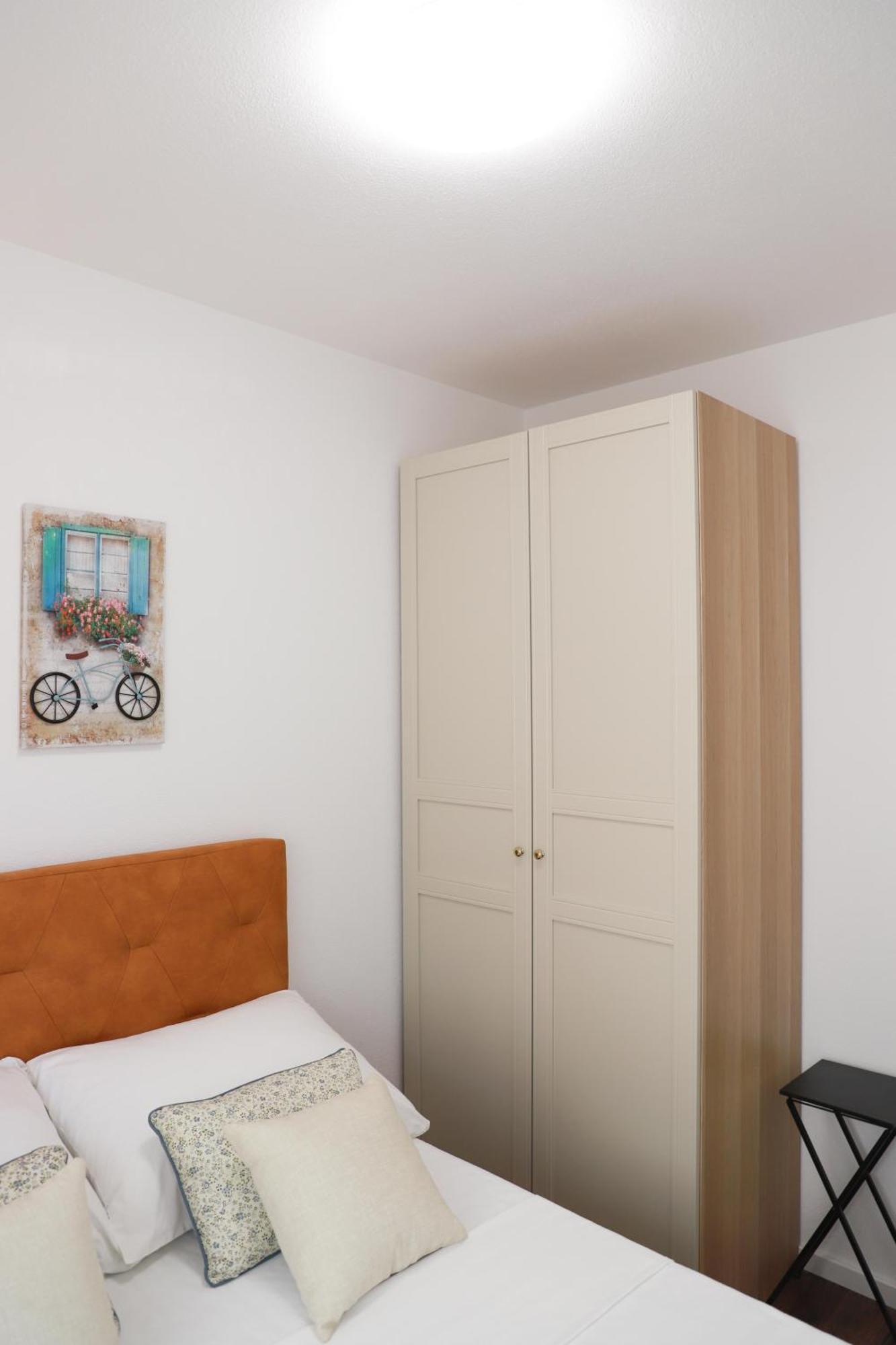 Holiday Apartments Ivano & Leo - Private Parking Zadar Bagian luar foto