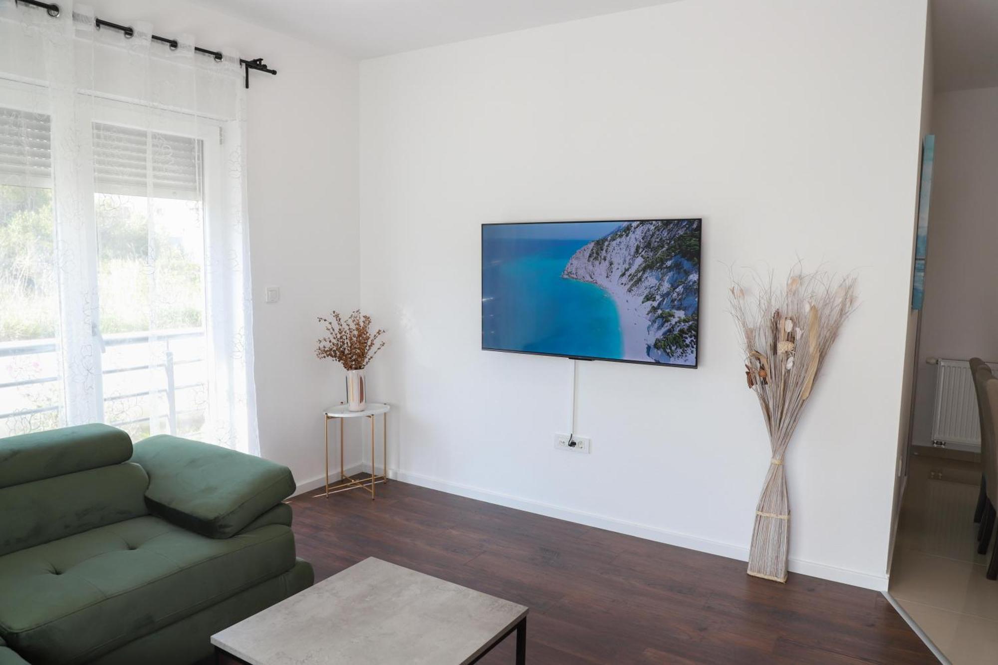 Holiday Apartments Ivano & Leo - Private Parking Zadar Bagian luar foto