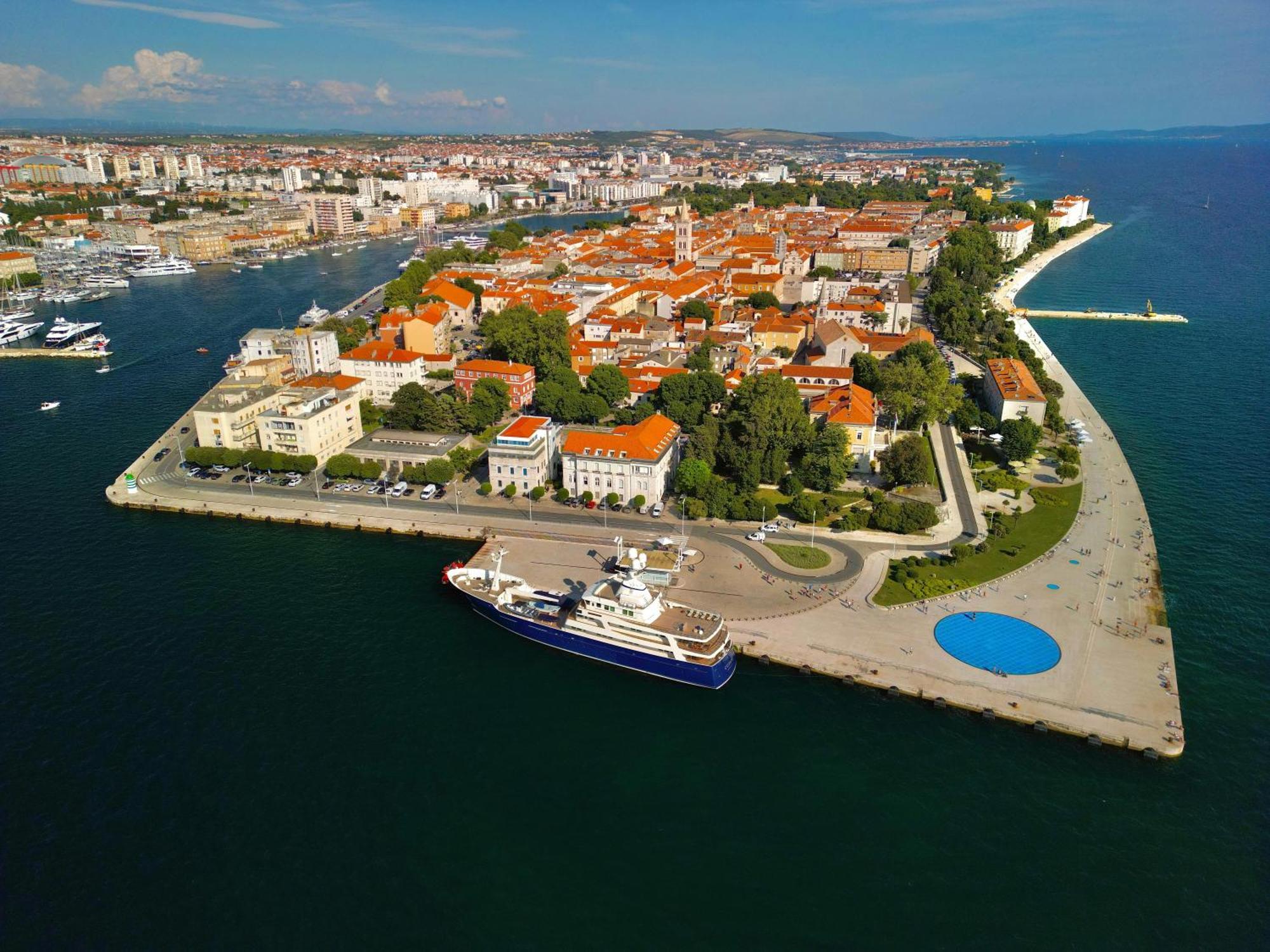 Holiday Apartments Ivano & Leo - Private Parking Zadar Bagian luar foto