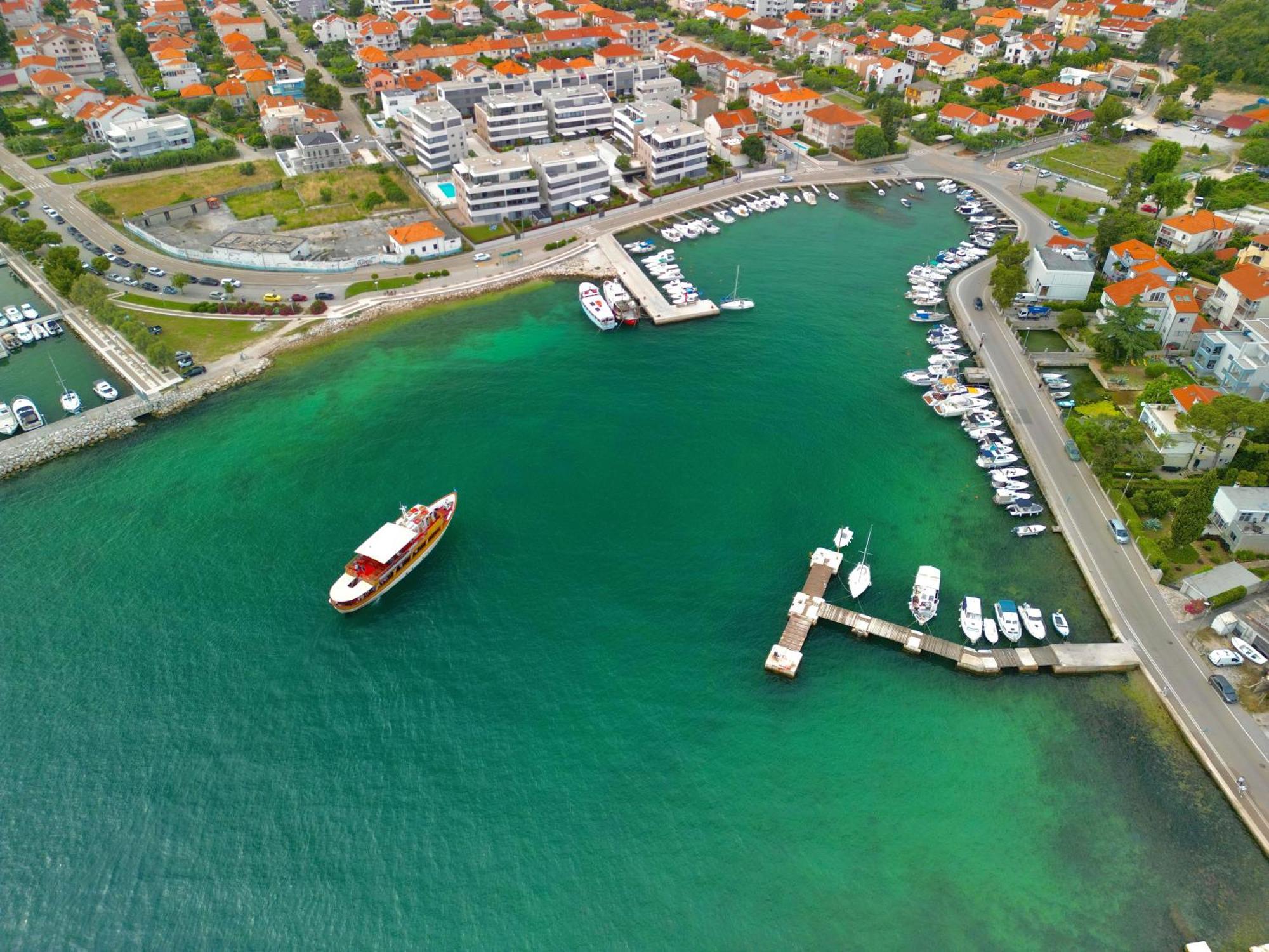 Holiday Apartments Ivano & Leo - Private Parking Zadar Bagian luar foto