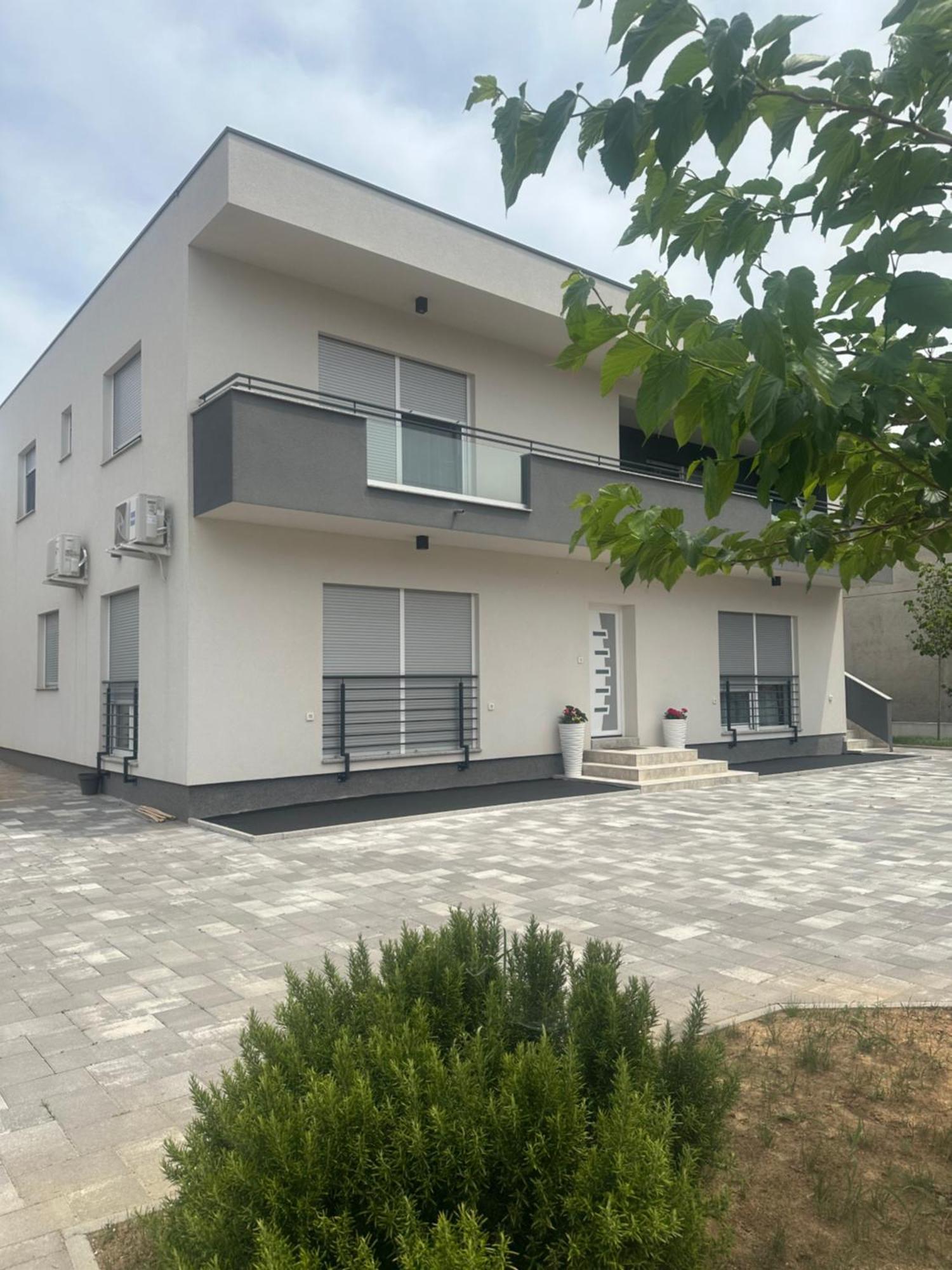 Holiday Apartments Ivano & Leo - Private Parking Zadar Bagian luar foto