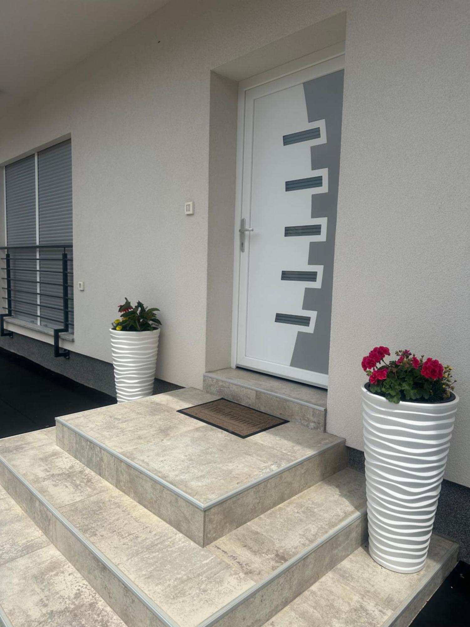 Holiday Apartments Ivano & Leo - Private Parking Zadar Bagian luar foto