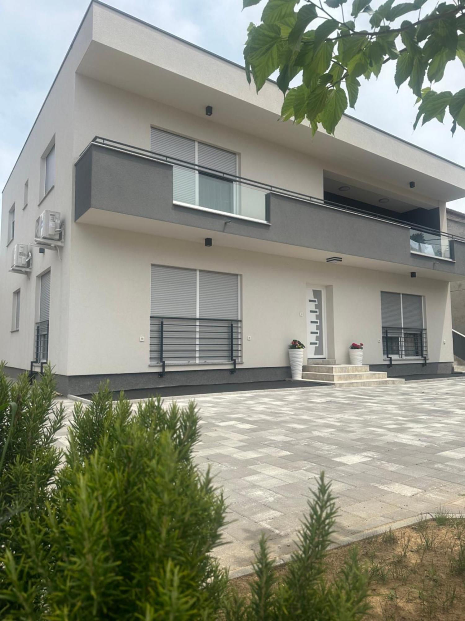 Holiday Apartments Ivano & Leo - Private Parking Zadar Bagian luar foto