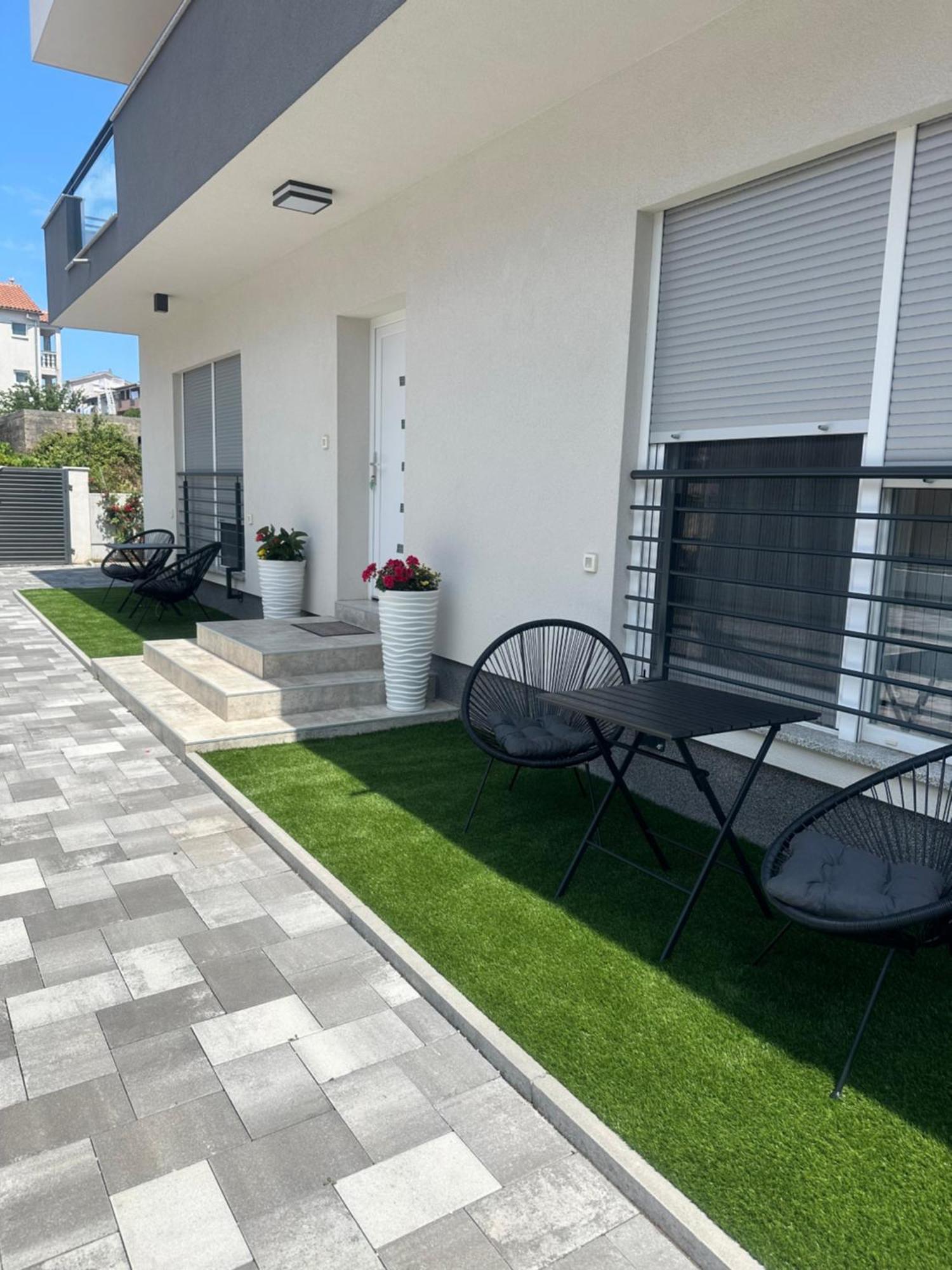 Holiday Apartments Ivano & Leo - Private Parking Zadar Bagian luar foto
